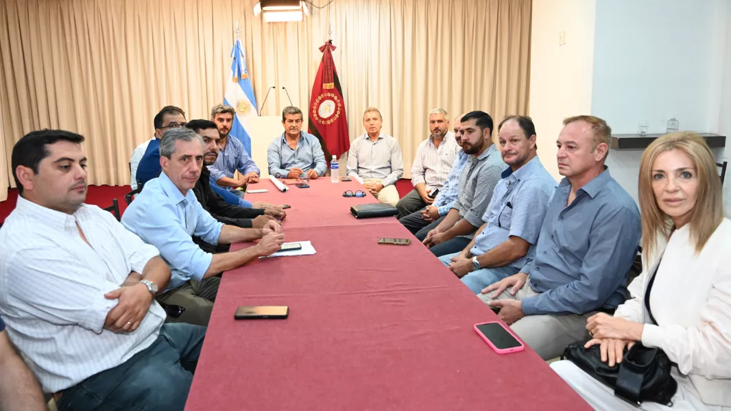 106490-funcionarios-provinciales-y-autoridades-de-el-galpon-se-reunieron-para-evaluar-acciones-tras-las-inundaciones