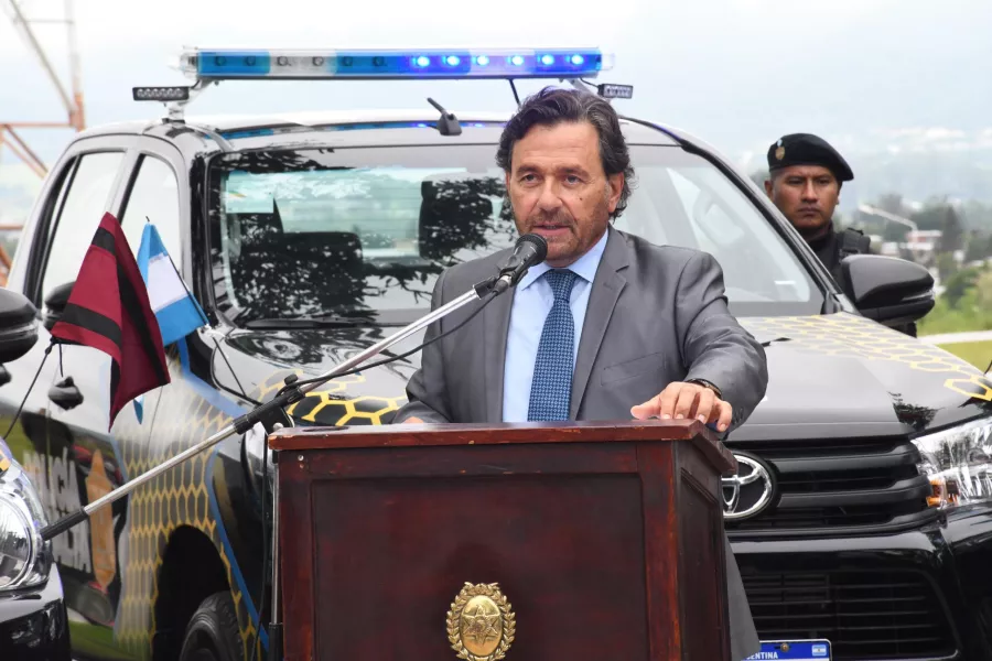 Gustavo Sáenz Entrega de móviles policiales 1