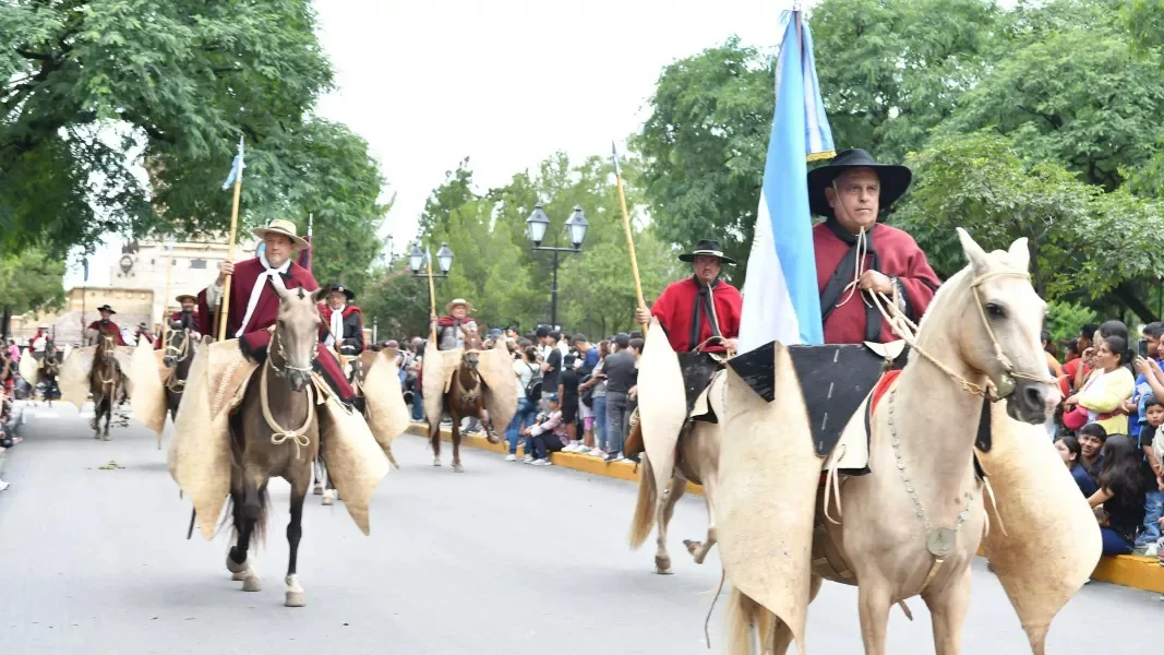 20 de febrero desfile