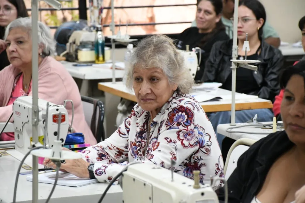 escuela-de-emprendedores-costura-2-1024x683